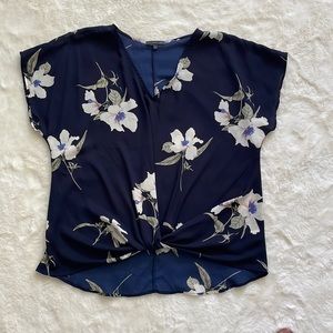 Stitch fix west kei knot hem navy floral blouse size L